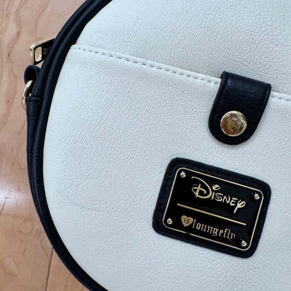 NEW Loungefly Disney Mickey Mouse & Minnie Mouse
Cake Crossbody Bag - Picture 3 of 12